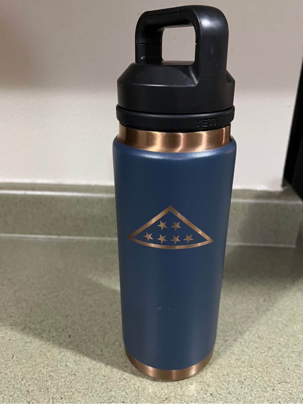 Yeti Rambler 26oz Folds of Honor 2023 Edition-Navy & Copper